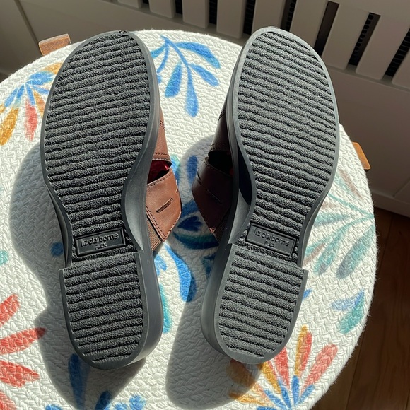 Liz Claiborne Flex Sandal NWOT - Picture 2 of 5